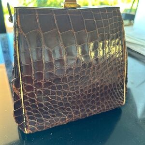 VINTAGE ALLIGATOR PURSE LEATHER LINED 3 COMPARTMENTS METAL CLOSURE